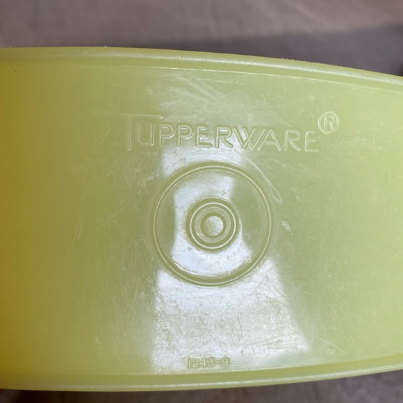Vintage Tupperware 1243 Shelf Saver Yellow Rectangle Storage Container Bowl Lid - Picture 2 of 12